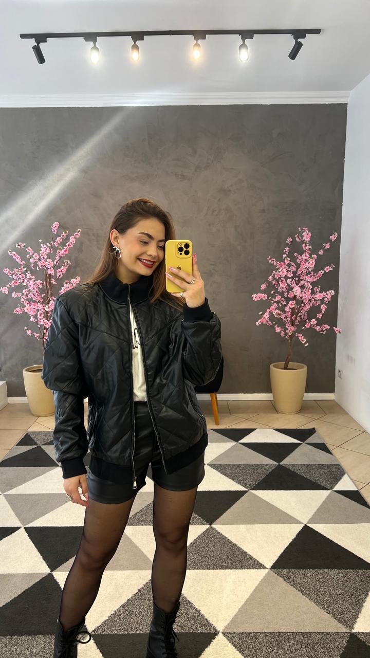 Jaqueta Matelasse em couro P.U