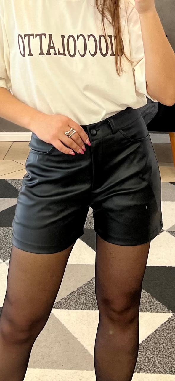 Shorts Couro P.U